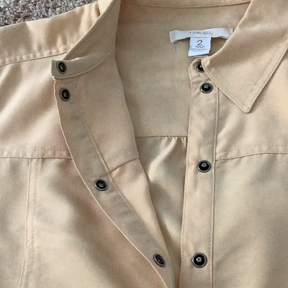 Chico’s snap front top/jacket - size 2 (L).  Khaki/butter color.  Front pockets. - Picture 7 of 10